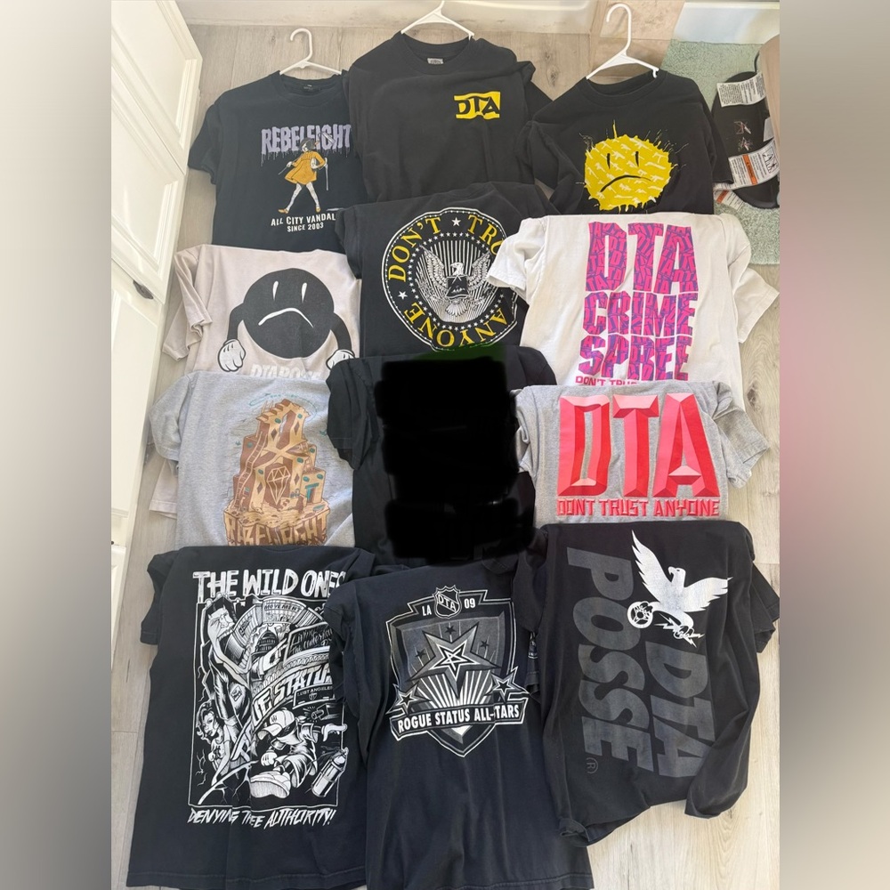 LOT of 12 don’t trust anyone DTA rogue status and rebel eight t shirts